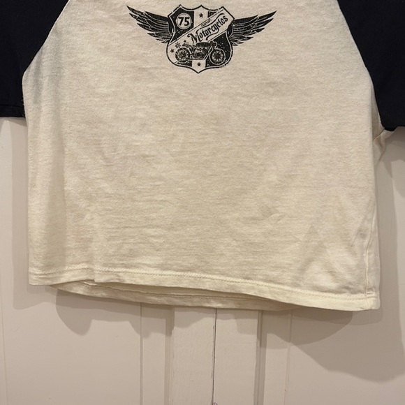 Black and White Cropped Graphic Tee - Picture 4 of 6